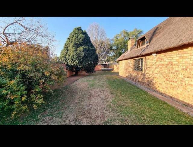 4 BEDROOM HOUSE FOR SALE IN AERORAND